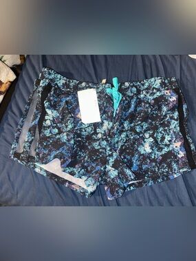 NWT Fabletics Black/Blue Marble Athletic Short- XXL